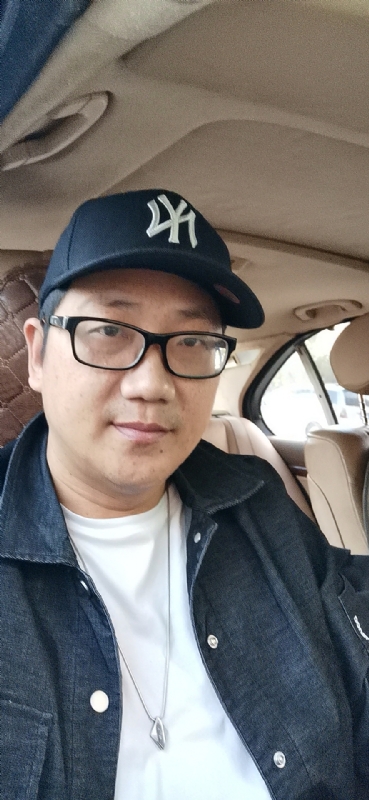 拥抱幸福的第一张照片--长泰征婚网